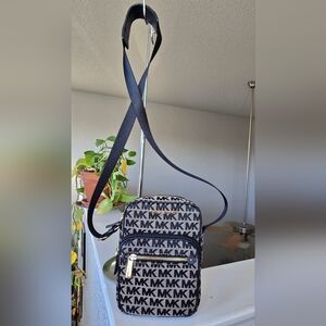 Michael Kors Bedford Zip  Flightbag Crossbody